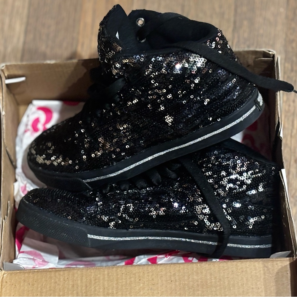 NEW🖤GOTTA FLURT Hip Hop II Synthetic 🖤black with silver 🩶sequin